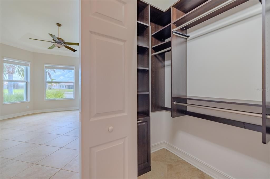 For Sale: $465,000 (3 beds, 3 baths, 2420 Square Feet)