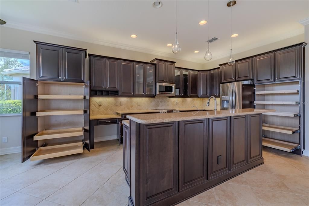 For Sale: $465,000 (3 beds, 3 baths, 2420 Square Feet)