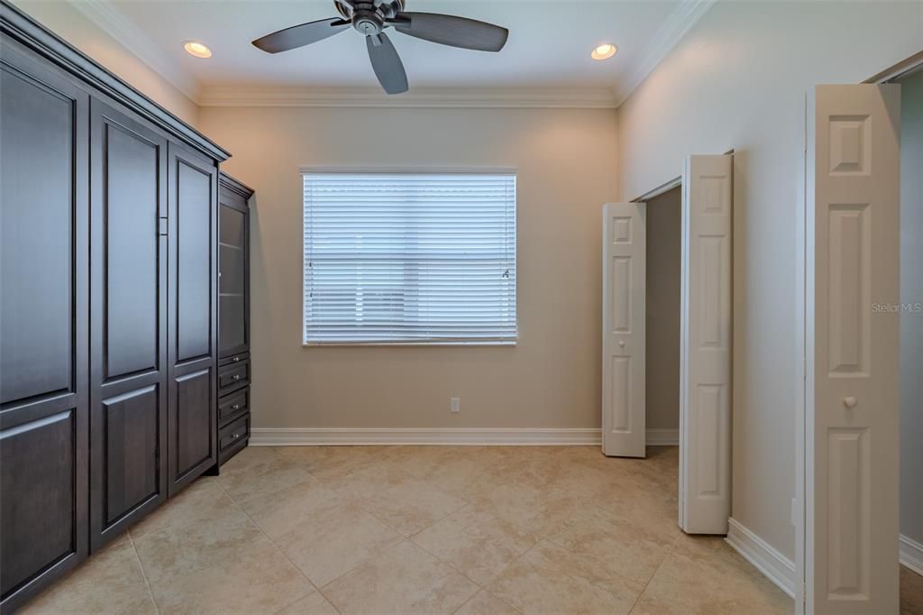For Sale: $465,000 (3 beds, 3 baths, 2420 Square Feet)