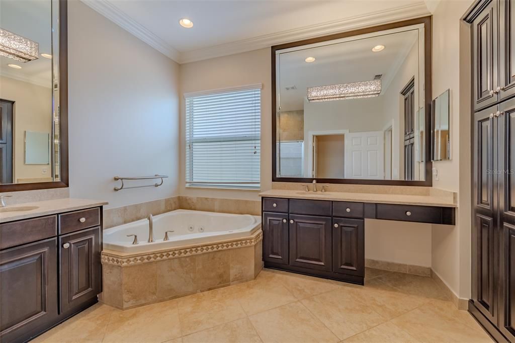 For Sale: $465,000 (3 beds, 3 baths, 2420 Square Feet)