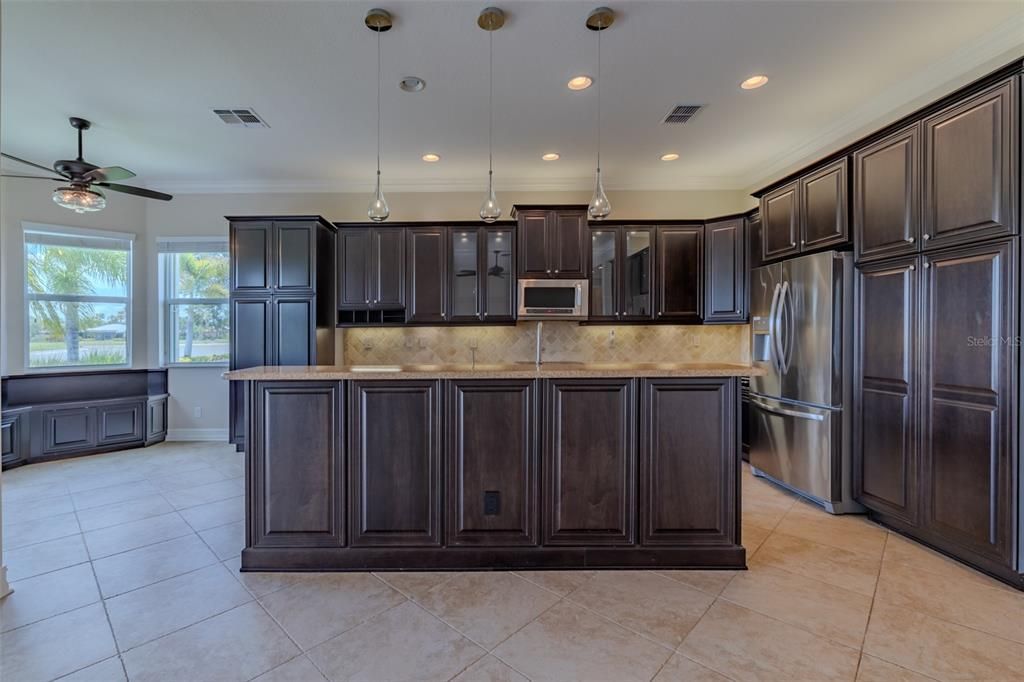 For Sale: $465,000 (3 beds, 3 baths, 2420 Square Feet)