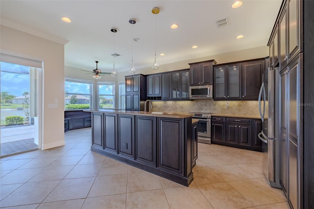 For Sale: $465,000 (3 beds, 3 baths, 2420 Square Feet)