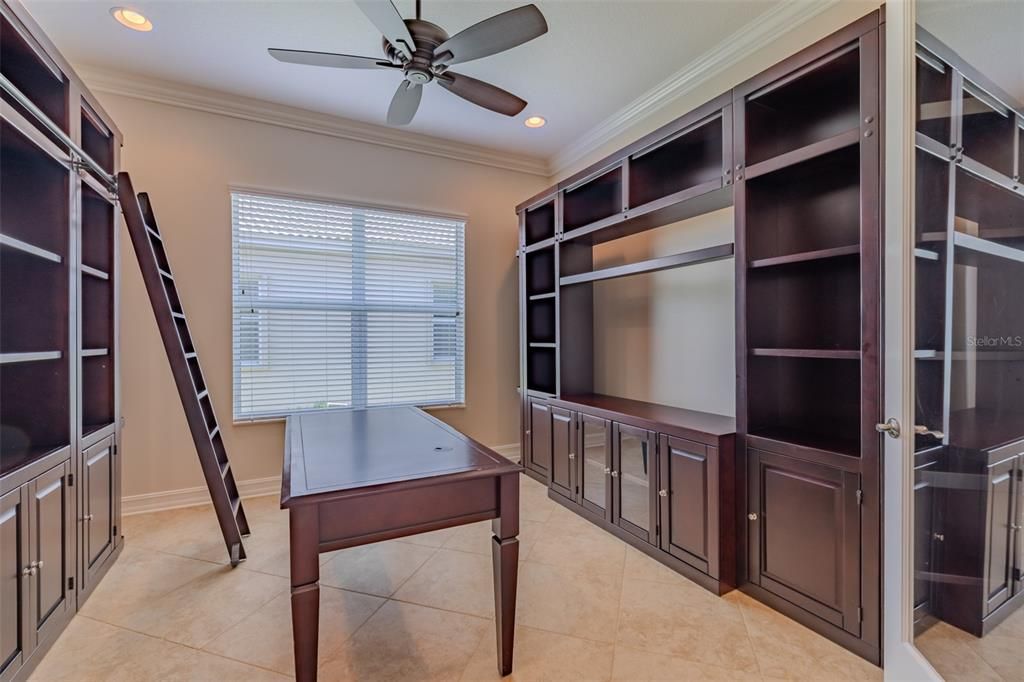 For Sale: $465,000 (3 beds, 3 baths, 2420 Square Feet)