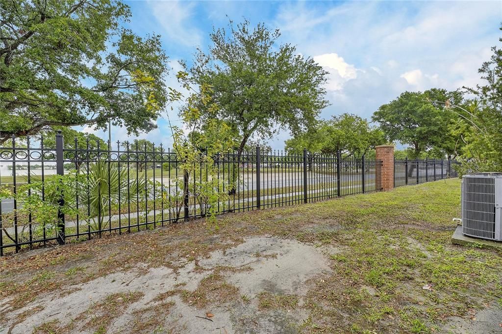 Active With Contract: $1,850 (3 beds, 2 baths, 1360 Square Feet)