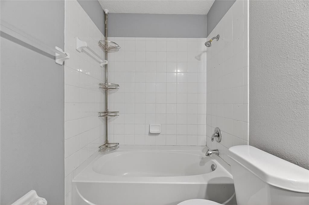 Active With Contract: $1,850 (3 beds, 2 baths, 1360 Square Feet)