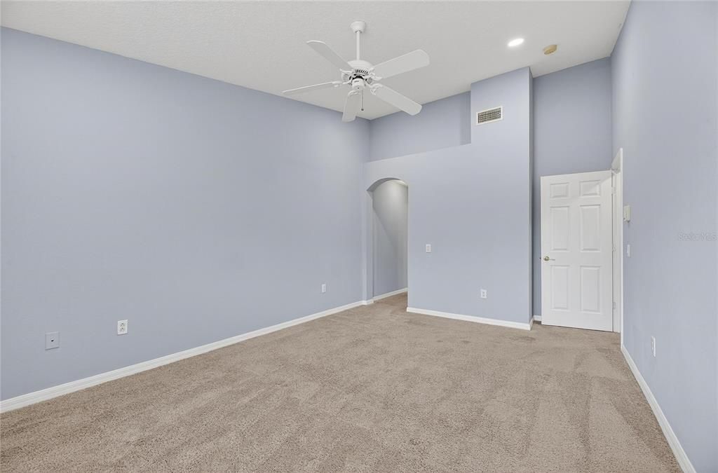Active With Contract: $1,850 (3 beds, 2 baths, 1360 Square Feet)