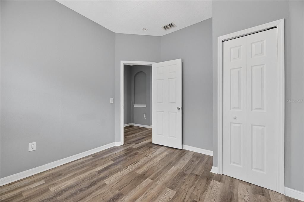 Active With Contract: $1,850 (3 beds, 2 baths, 1360 Square Feet)