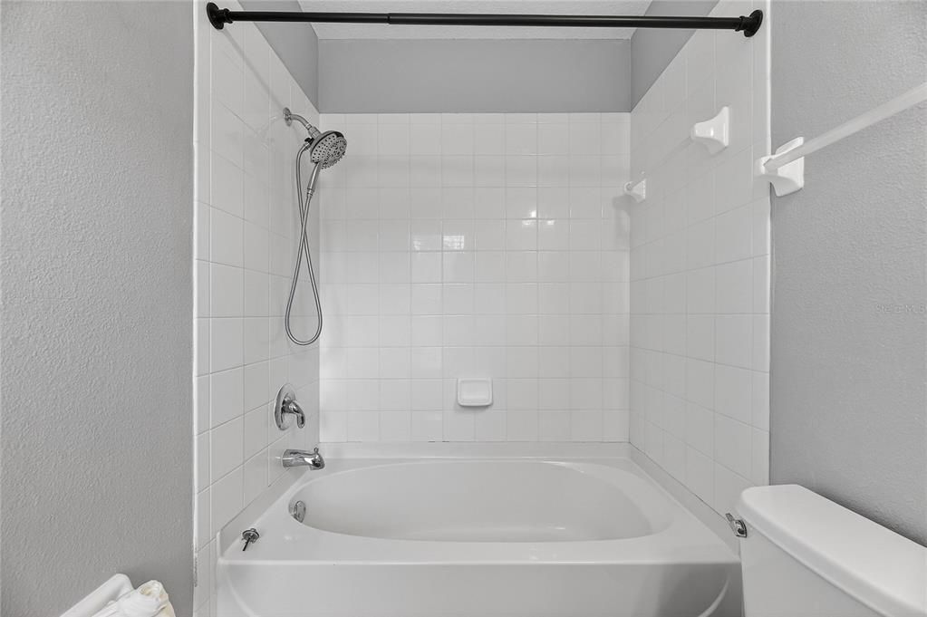Active With Contract: $1,850 (3 beds, 2 baths, 1360 Square Feet)