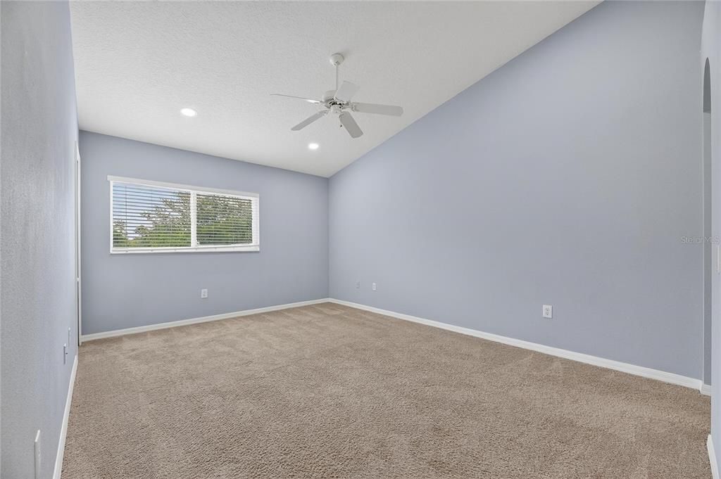 Active With Contract: $1,850 (3 beds, 2 baths, 1360 Square Feet)