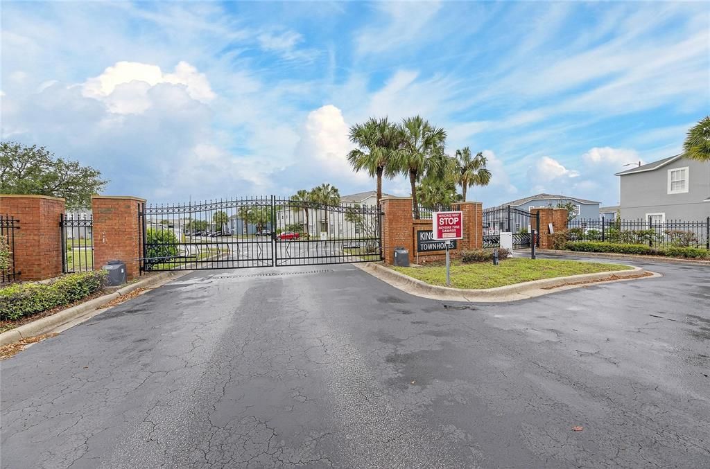 Active With Contract: $1,850 (3 beds, 2 baths, 1360 Square Feet)