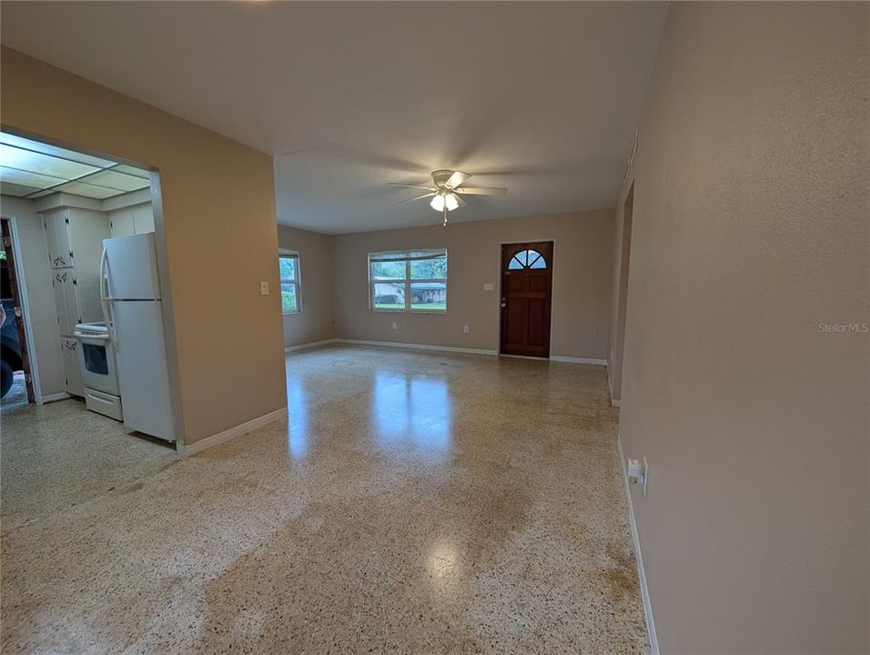 For Rent: $1,450 (3 beds, 1 baths, 1108 Square Feet)