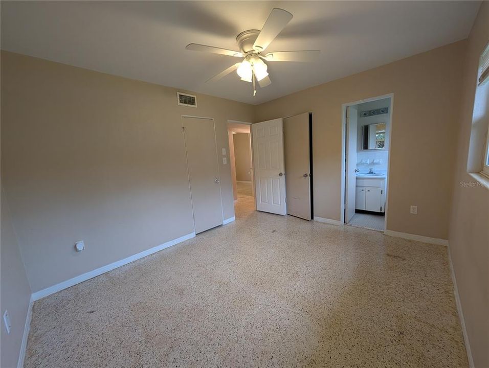 For Rent: $1,450 (3 beds, 1 baths, 1108 Square Feet)