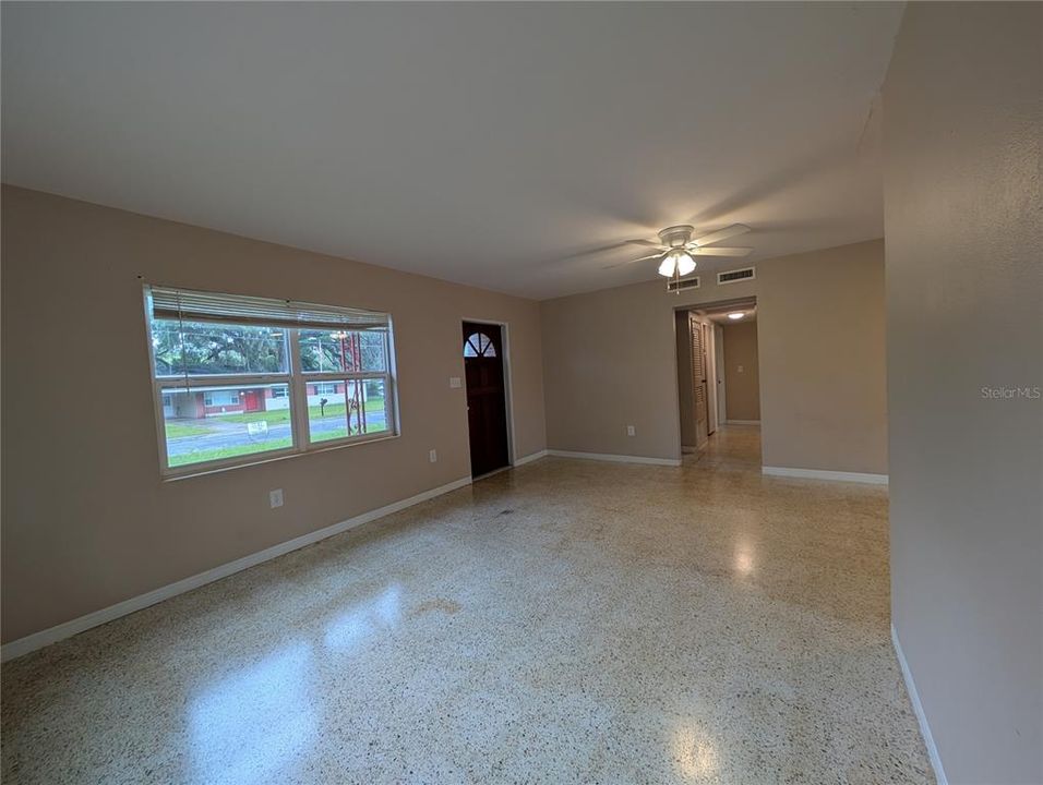 For Rent: $1,450 (3 beds, 1 baths, 1108 Square Feet)