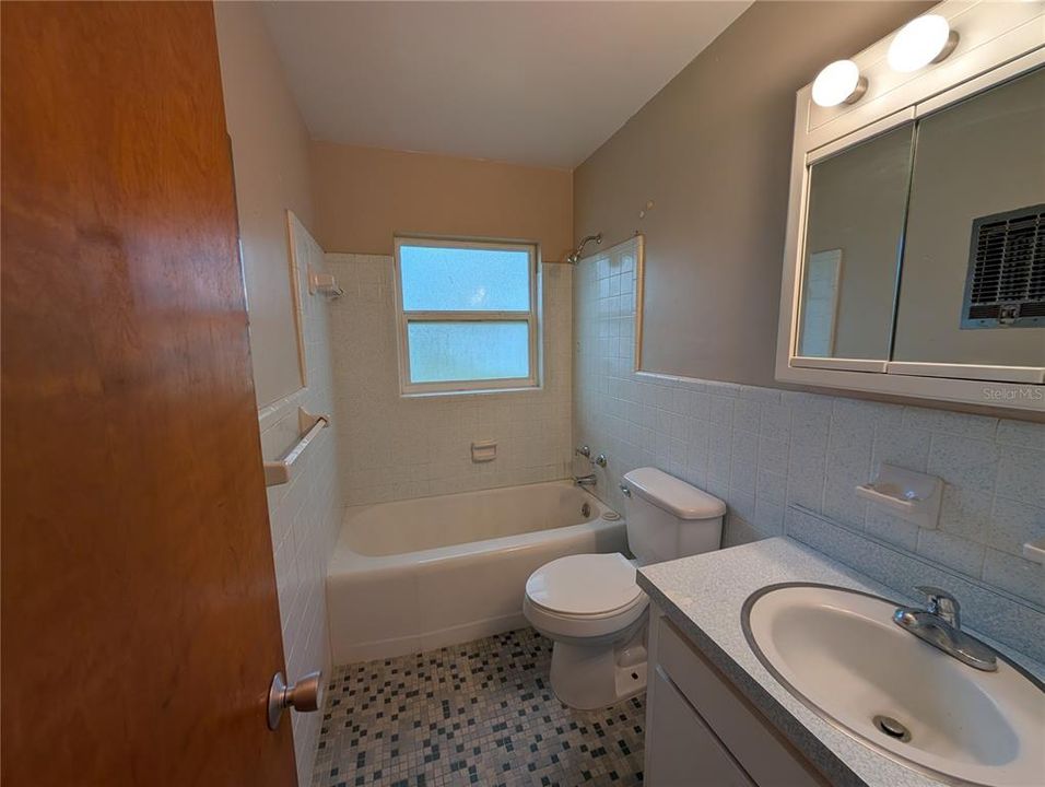 For Rent: $1,450 (3 beds, 1 baths, 1108 Square Feet)