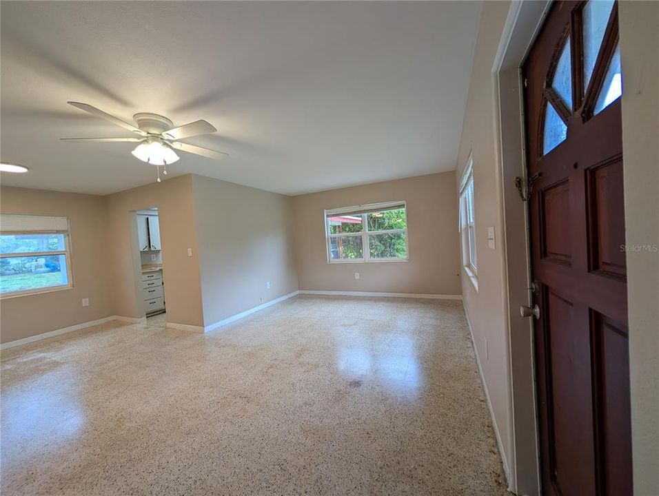 For Rent: $1,450 (3 beds, 1 baths, 1108 Square Feet)