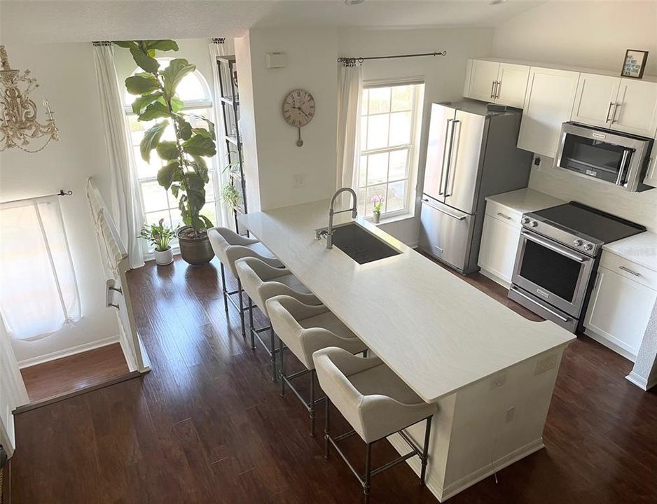 Activo con contrato: $2,400 (3 camas, 2 baños, 1604 Pies cuadrados)