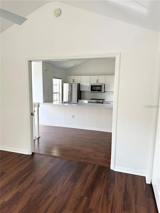 Activo con contrato: $2,400 (3 camas, 2 baños, 1604 Pies cuadrados)