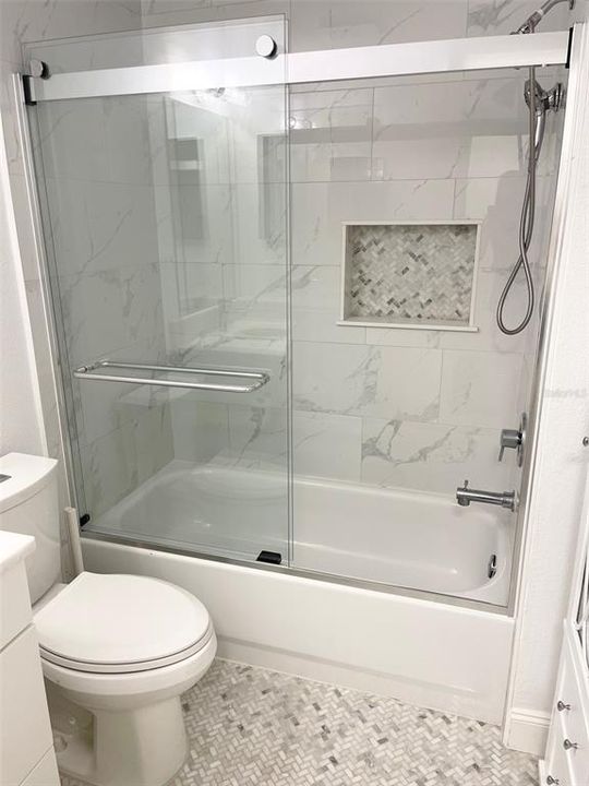 Activo con contrato: $2,400 (3 camas, 2 baños, 1604 Pies cuadrados)