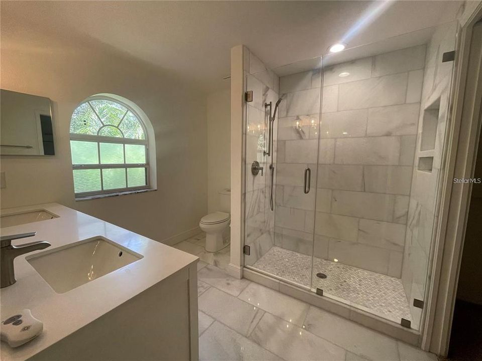 Activo con contrato: $2,400 (3 camas, 2 baños, 1604 Pies cuadrados)