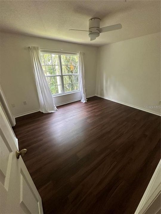 Activo con contrato: $2,400 (3 camas, 2 baños, 1604 Pies cuadrados)