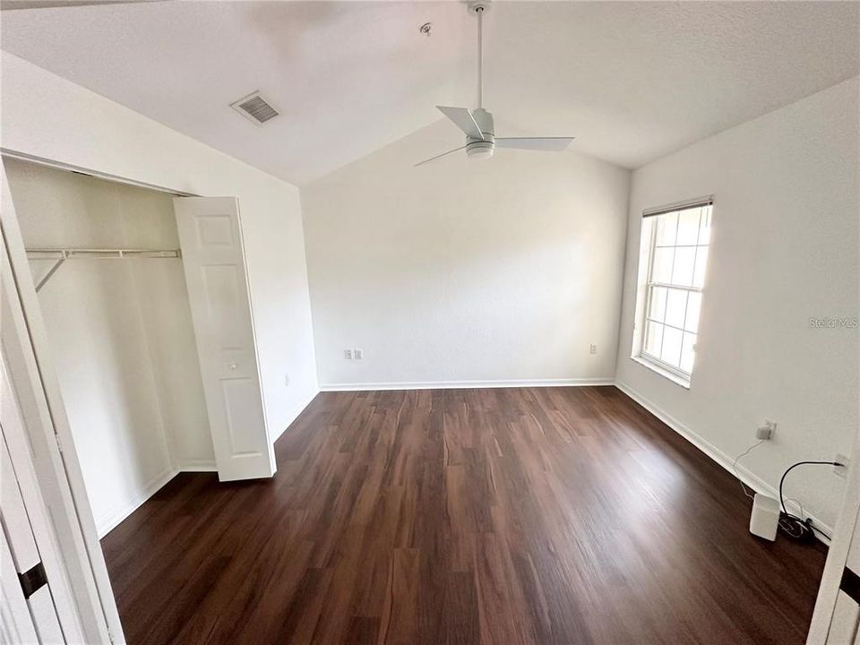 Activo con contrato: $2,400 (3 camas, 2 baños, 1604 Pies cuadrados)