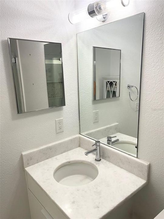 Activo con contrato: $2,400 (3 camas, 2 baños, 1604 Pies cuadrados)