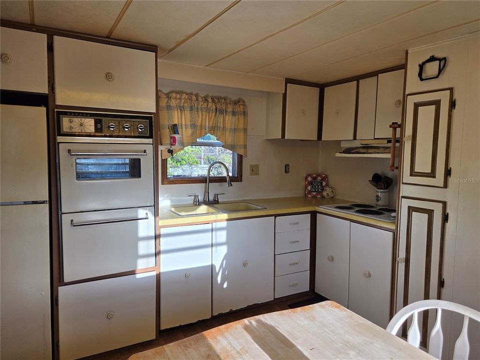 For Sale: $80,000 (2 beds, 2 baths, 720 Square Feet)
