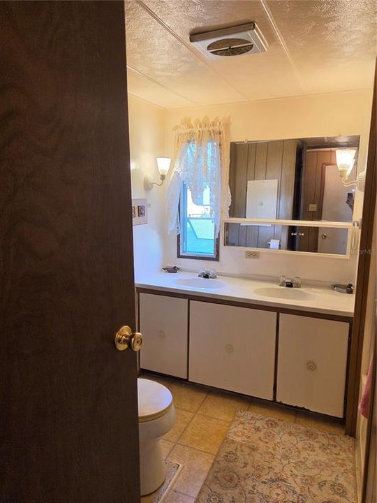 For Sale: $80,000 (2 beds, 2 baths, 720 Square Feet)