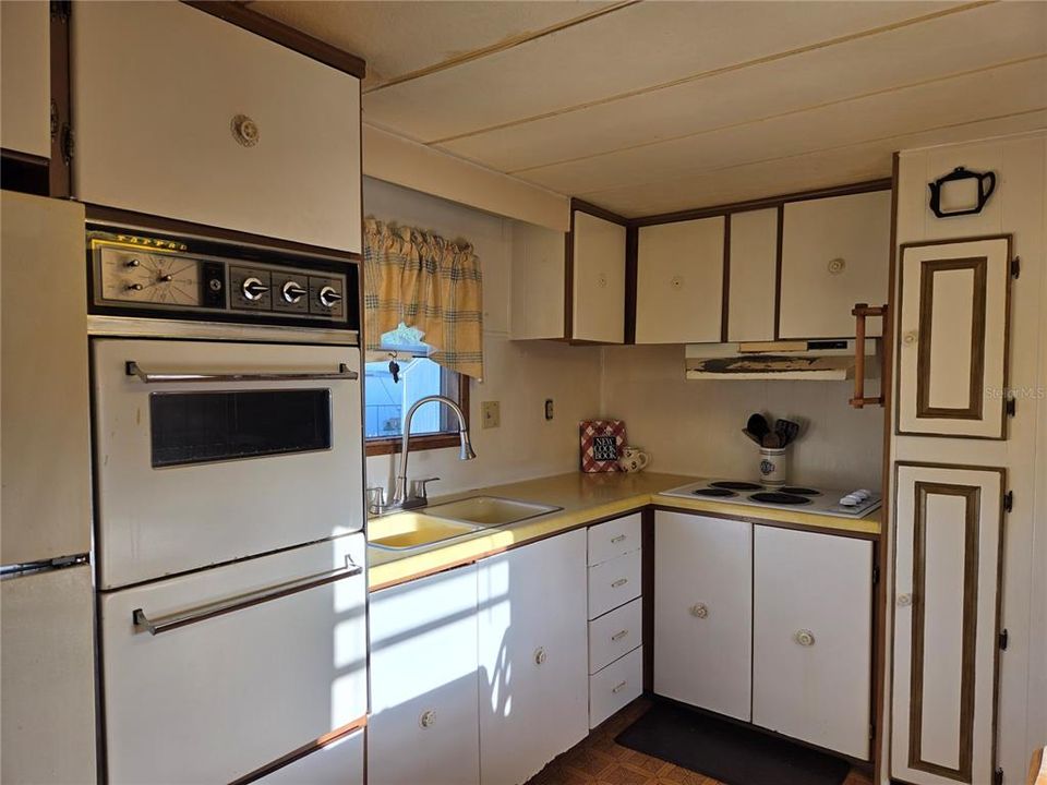 For Sale: $80,000 (2 beds, 2 baths, 720 Square Feet)