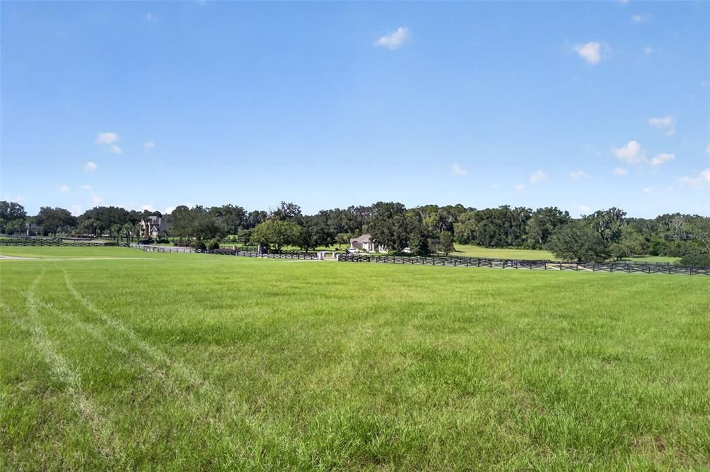 待售: $455,000 (5.01 acres)