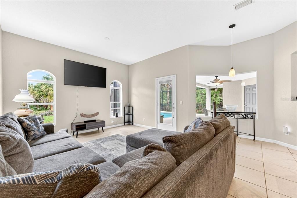 Active With Contract: $415,000 (3 beds, 2 baths, 1562 Square Feet)