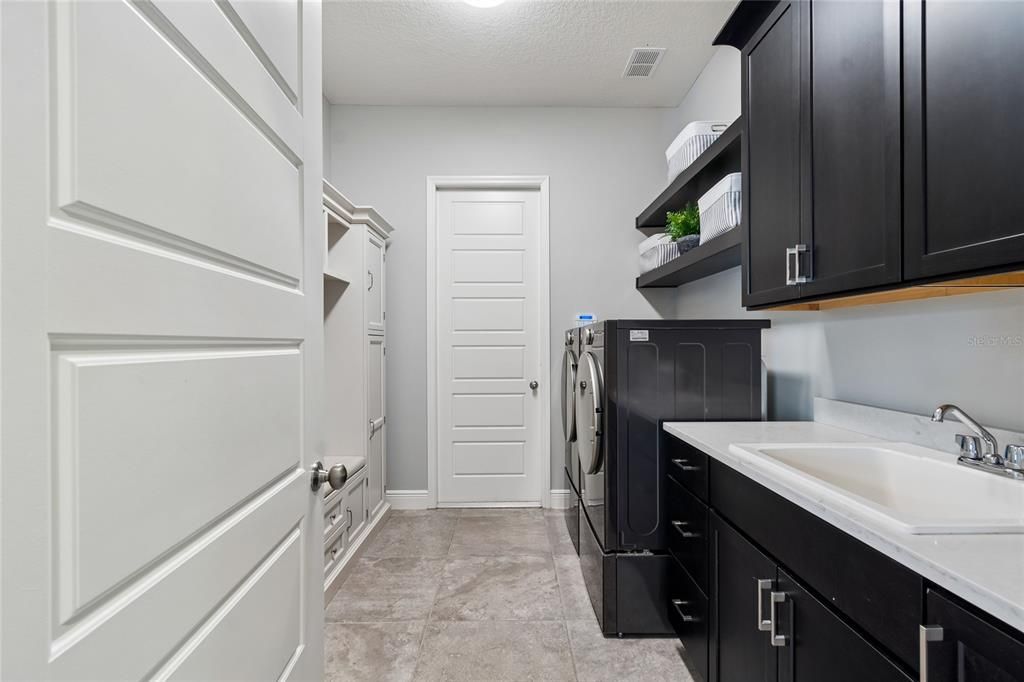 En Venta: $1,049,900 (4 camas, 3 baños, 3412 Pies cuadrados)
