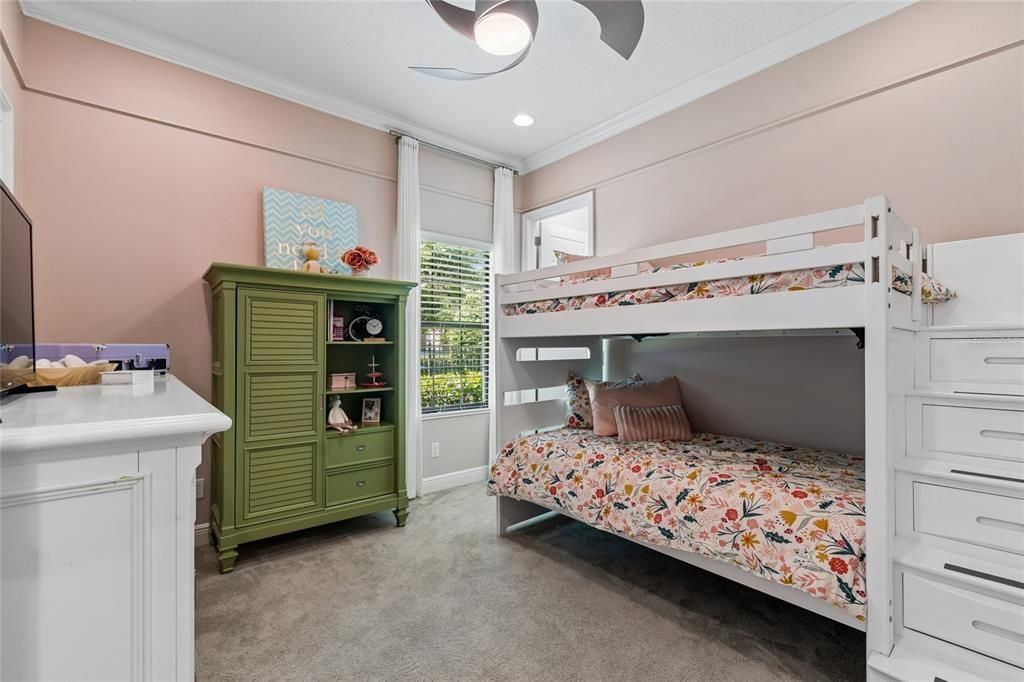 En Venta: $1,049,900 (4 camas, 3 baños, 3412 Pies cuadrados)
