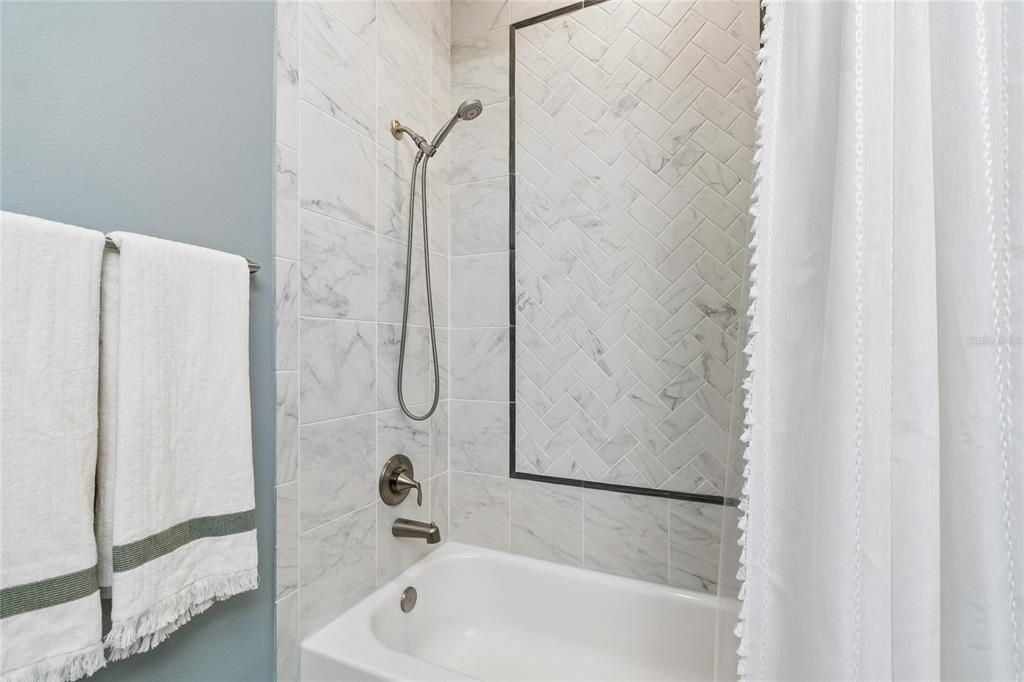 En Venta: $1,049,900 (4 camas, 3 baños, 3412 Pies cuadrados)