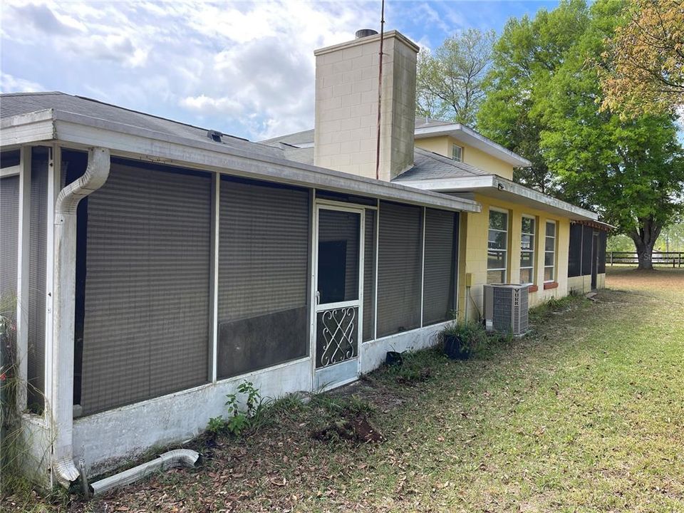 For Sale: $500,000 (3 beds, 2 baths, 2589 Square Feet)