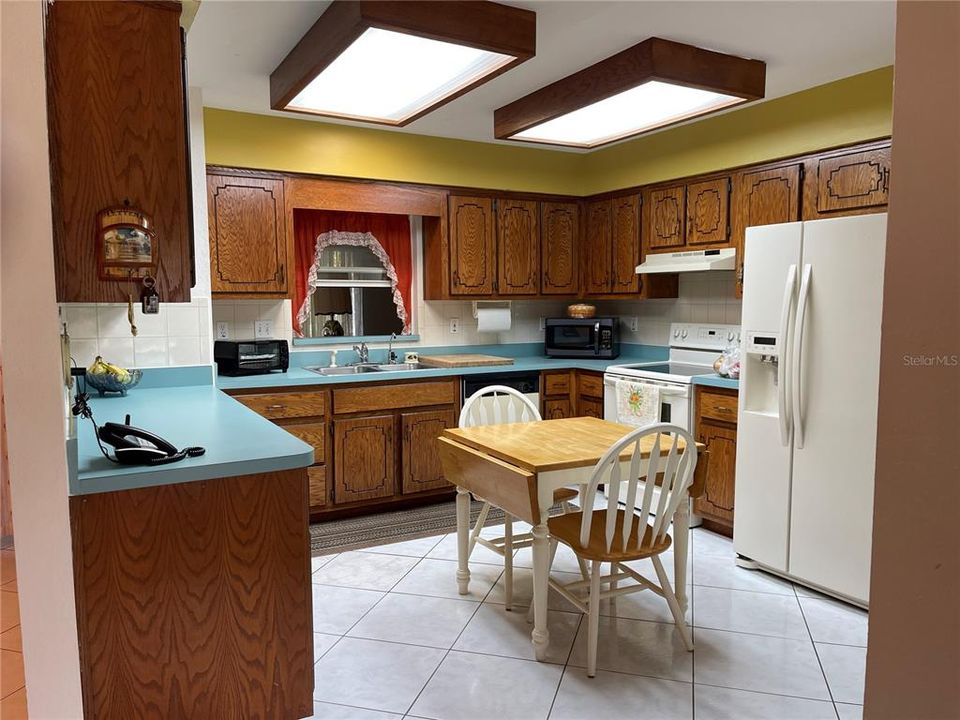 For Sale: $500,000 (3 beds, 2 baths, 2589 Square Feet)