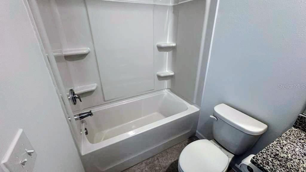 Activo con contrato: $2,150 (3 camas, 2 baños, 1662 Pies cuadrados)