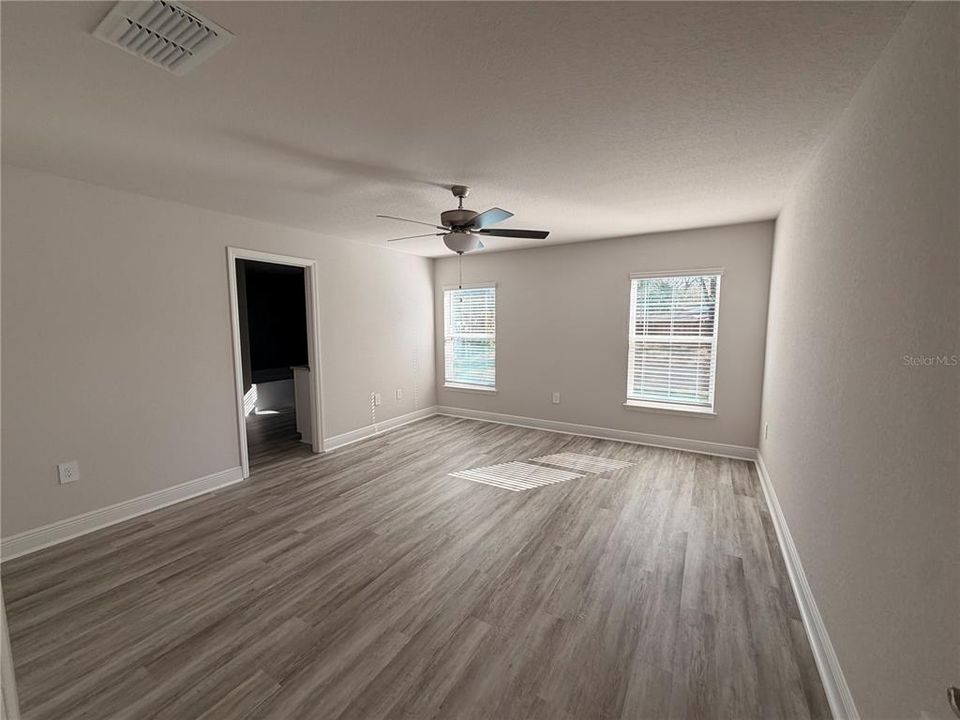 For Sale: $319,900 (3 beds, 2 baths, 1537 Square Feet)