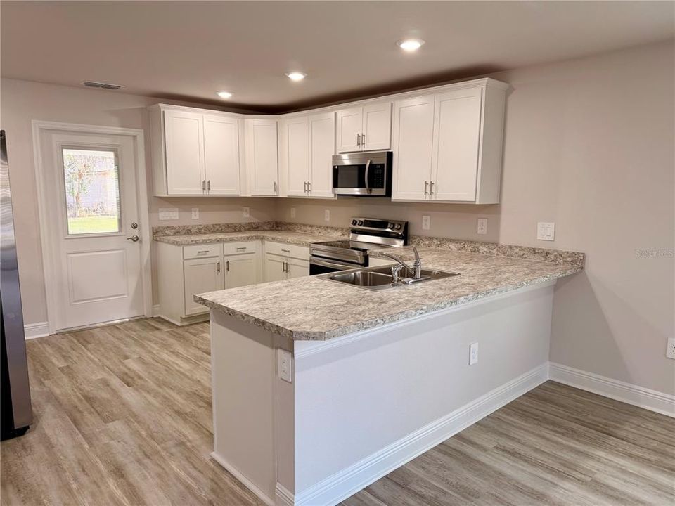 For Sale: $319,900 (3 beds, 2 baths, 1537 Square Feet)