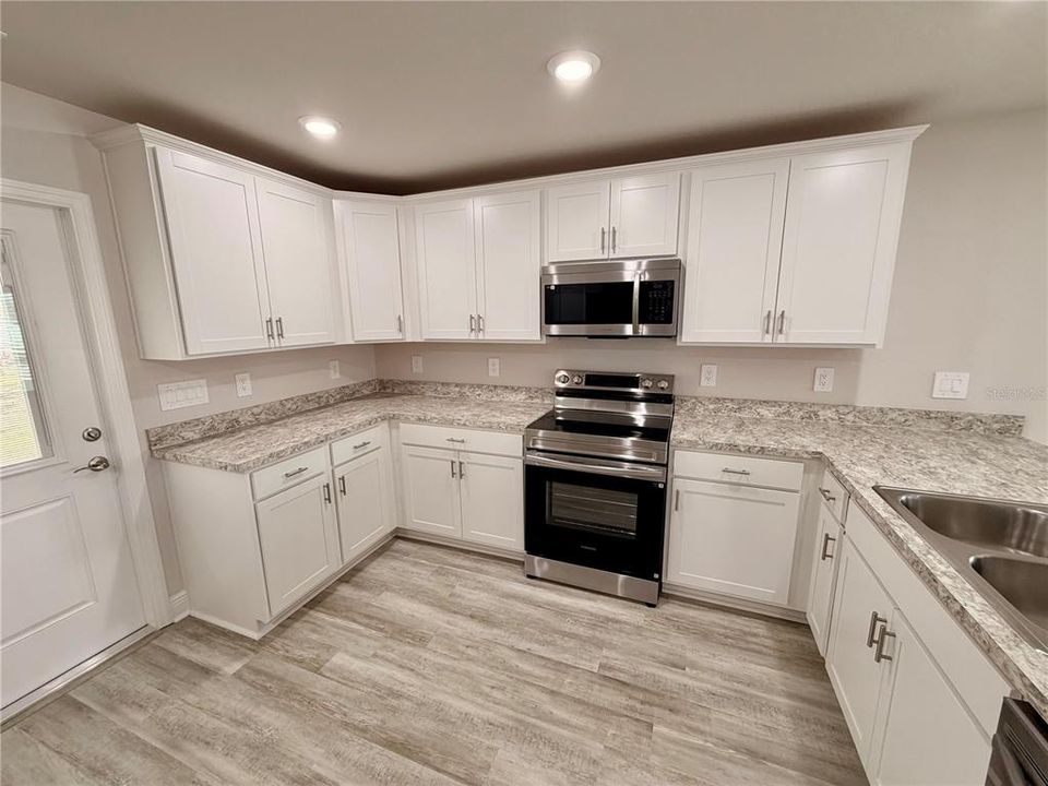 For Sale: $319,900 (3 beds, 2 baths, 1537 Square Feet)