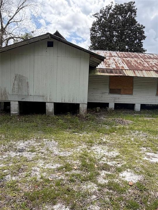 For Sale: $115,900 (3 beds, 3 baths, 1898 Square Feet)