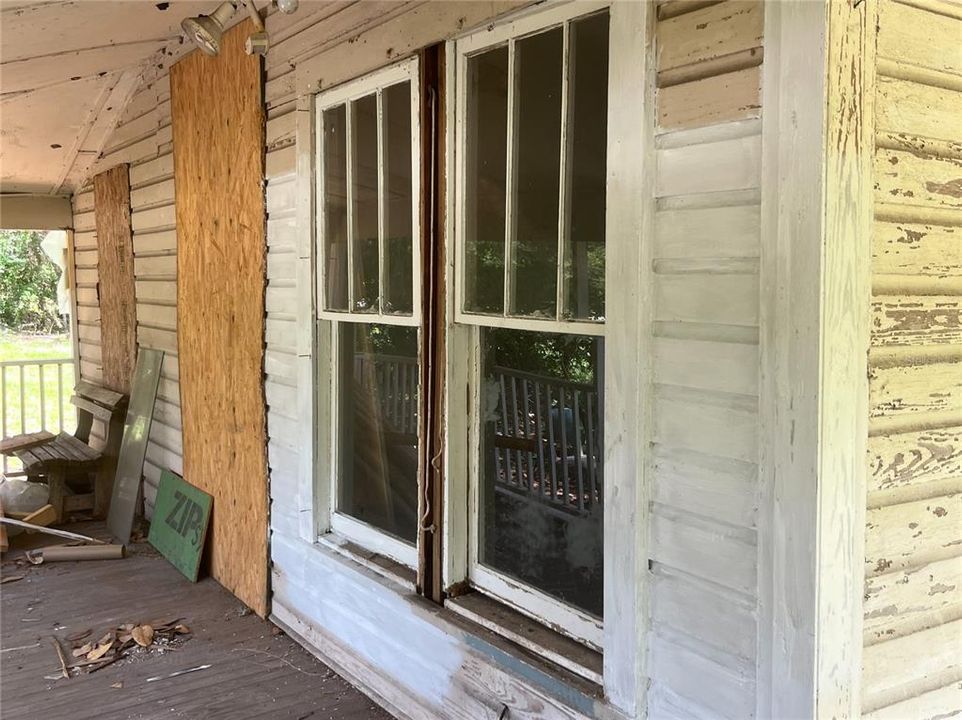 For Sale: $115,900 (3 beds, 3 baths, 1898 Square Feet)