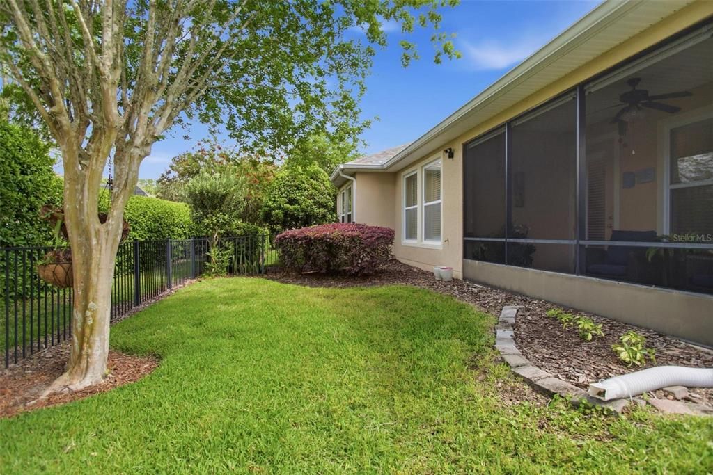 Active With Contract: $357,500 (2 beds, 2 baths, 1448 Square Feet)