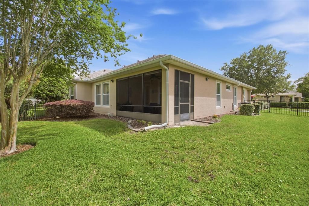 Active With Contract: $357,500 (2 beds, 2 baths, 1448 Square Feet)