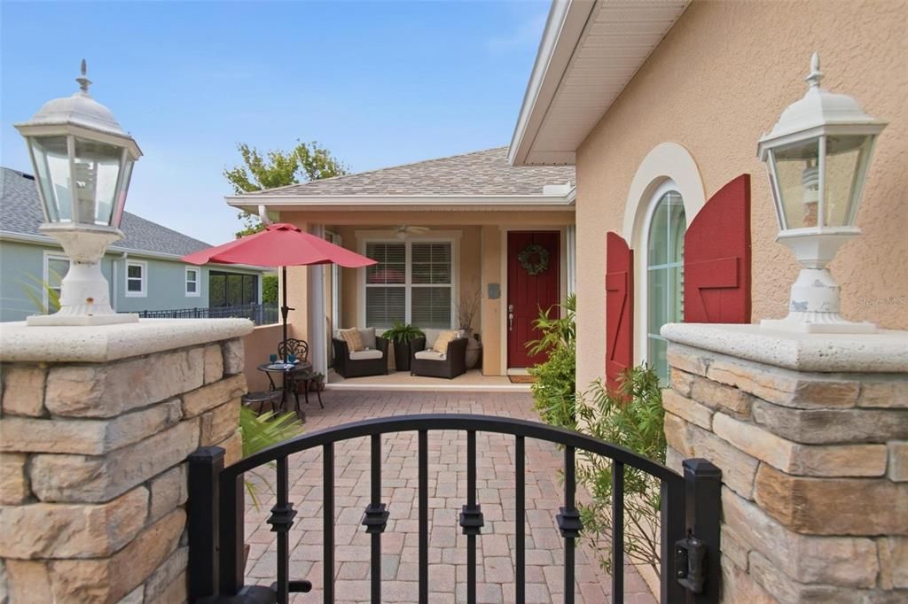 Active With Contract: $357,500 (2 beds, 2 baths, 1448 Square Feet)