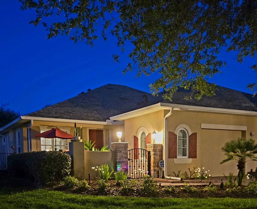 Active With Contract: $357,500 (2 beds, 2 baths, 1448 Square Feet)