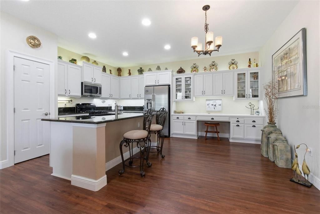 Active With Contract: $357,500 (2 beds, 2 baths, 1448 Square Feet)