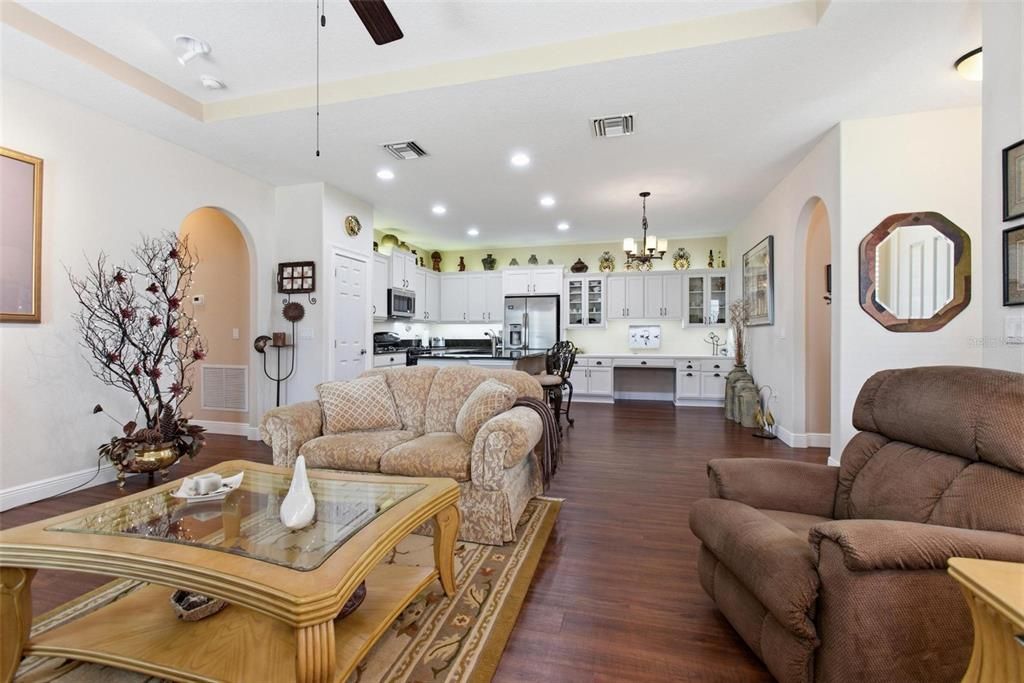 Active With Contract: $357,500 (2 beds, 2 baths, 1448 Square Feet)