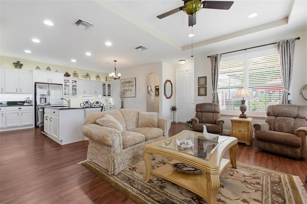 Active With Contract: $357,500 (2 beds, 2 baths, 1448 Square Feet)