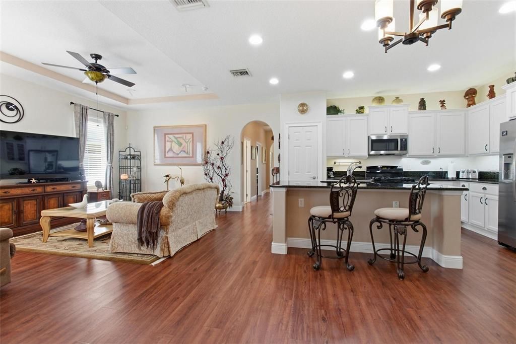 Active With Contract: $357,500 (2 beds, 2 baths, 1448 Square Feet)